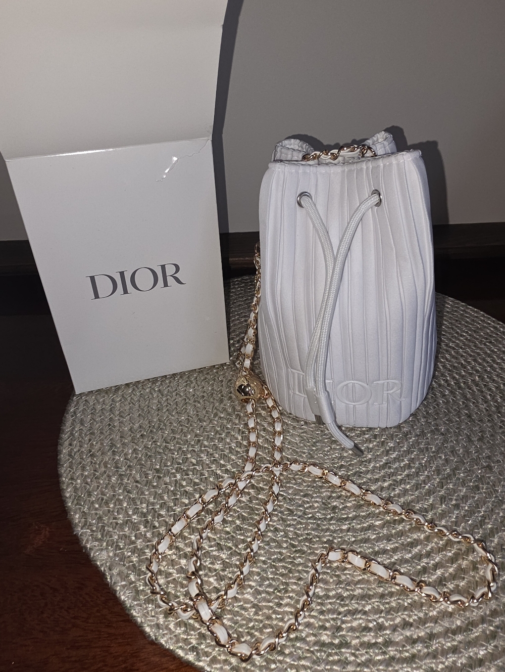 Fun DIOR GWP White Drawstring Bucket Bag/Pouch with Gold Chain - Picture 5 of 9